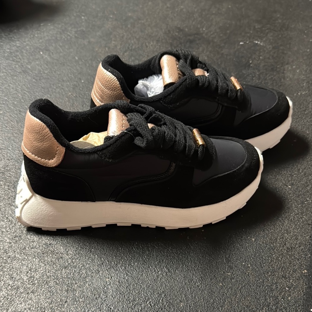 Black and Gold Athletic Sneakers with Modern Design